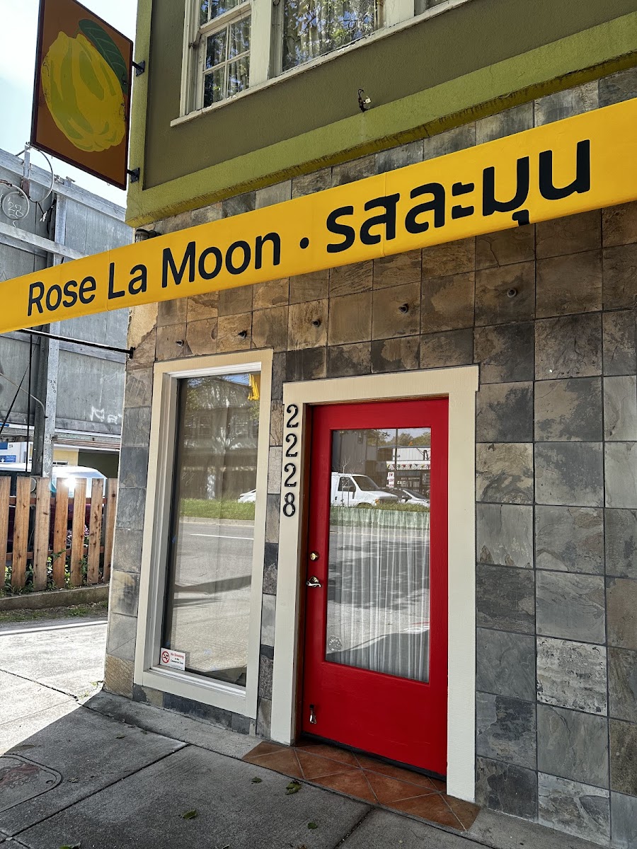 Rose La Moon Thai Food & Desserts